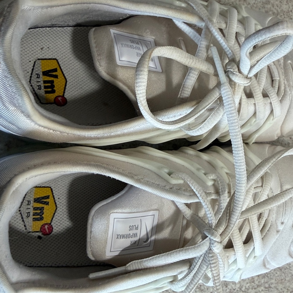 Nike Air VaporMax Plus Sneakers White Sz 9 Athletic Running Shoes - Picture 5 of 8